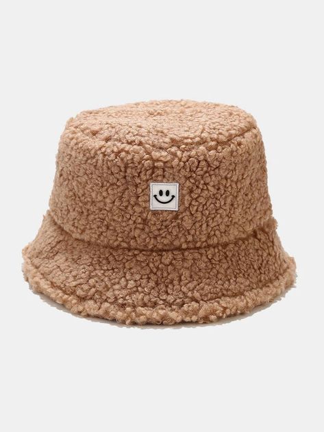 Beanie Outfit Women, Mens College Fashion, Bucket Hat Outfit, Fluffy Bucket Hat, Trendy Hats, Bob Chapeau, Winter Bucket Hat, Bucket Hat Fashion, Beanie Outfit