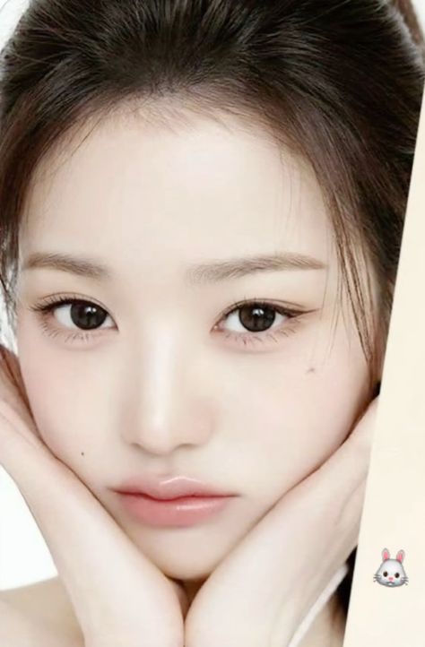 w🐰ny✨️🤍 Wonyoung Advertisement, Wonyoung Side Profile, Wonyoung Skin, Wonyoung Selca, Wonyoung Makeup, Skincare Photoshoot, Inverted Triangle Outfits, Cute Makeup Looks, Skin Skincare