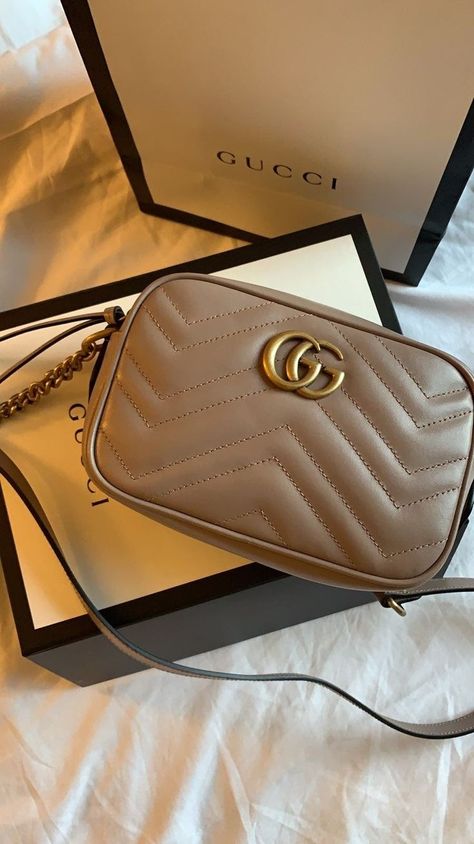 Gucci Marmont Matelasse Mini, Gucci Marmont Matelasse, Gucci Crossbody Bag, Gucci Crossbody, Gucci Marmont, Girly Bags, Favorite Handbags, Gucci Soho Disco Crossbody, Luxury Purses