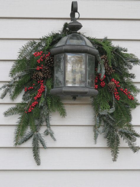 Christmas Front Porch, Christmas Porch Decor, Christmas Decorations Diy Outdoor, Christmas Porch, Cool Ideas, Front Porch Christmas Decor, Farmhouse Christmas Decor, Decoration Christmas, Christmas Deco