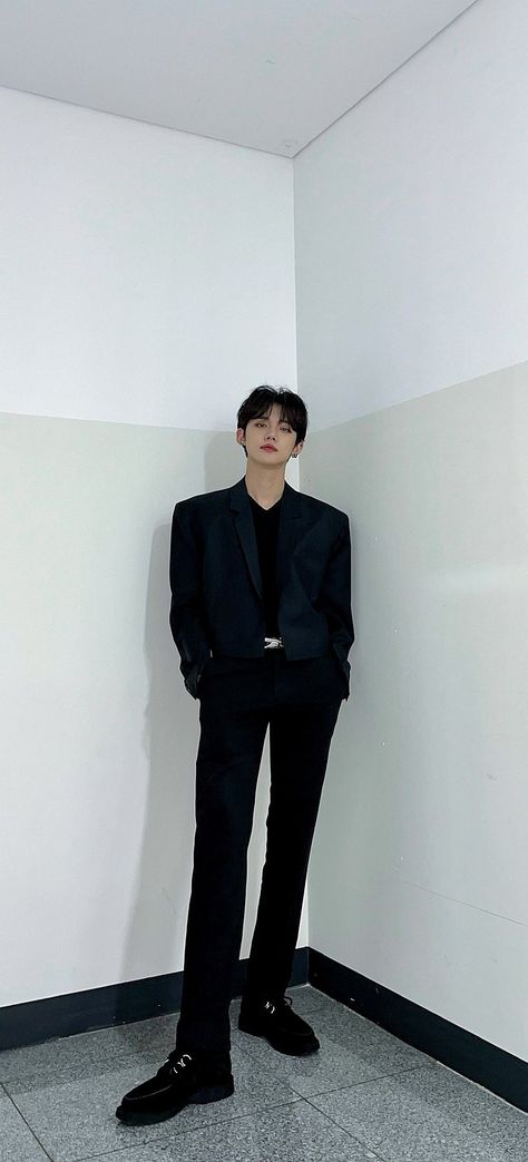 Man Full Body, Male Pose Reference, Streetwear Girl, Choi Daniel, Tomorrow X Together, Male Poses, Body Poses, Men Model, Just Friends