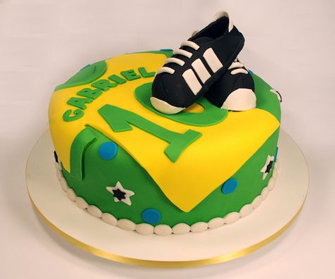 Bolo Futebol Brasil / Brazil Soccer Cake by Estripulia - Marcia, via Flickr Football Themed Cakes, Soccer Birthday Cakes, 8th Birthday Cake, Brazil Soccer, Soccer Cake, Sport Cakes, Football Cake, Baby Cakes, Boy Birthday Cake