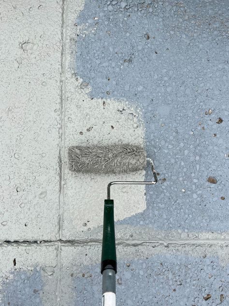 How to paint a concrete patio yourself with this easy DIY tutorial Concrete Patio Coating, Cracked Concrete Art, Painted Concrete Walls Outdoor, Outdoor Concrete Paint, Painting Concrete Patio, Painted Concrete Patio, Painted Cement Patio, Outdoor Bar And Grill, Neutral Gray Paint