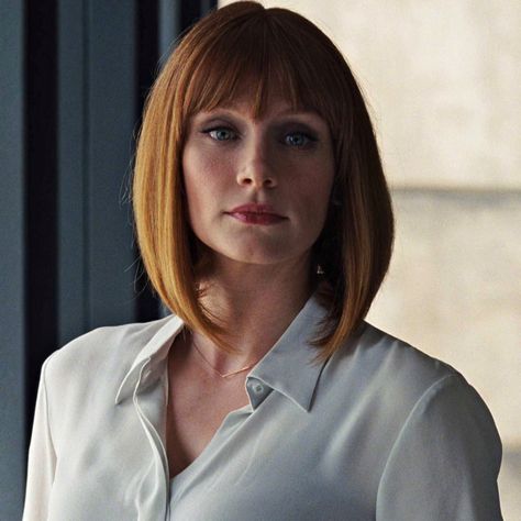 claire dearing Jurassic World Claire, Brice Dallas Howard, Claire Dearing, Jurassic World Movie, Jurassic World 3, Emma Watson Style, World Icon, Dallas Howard, Film Icon