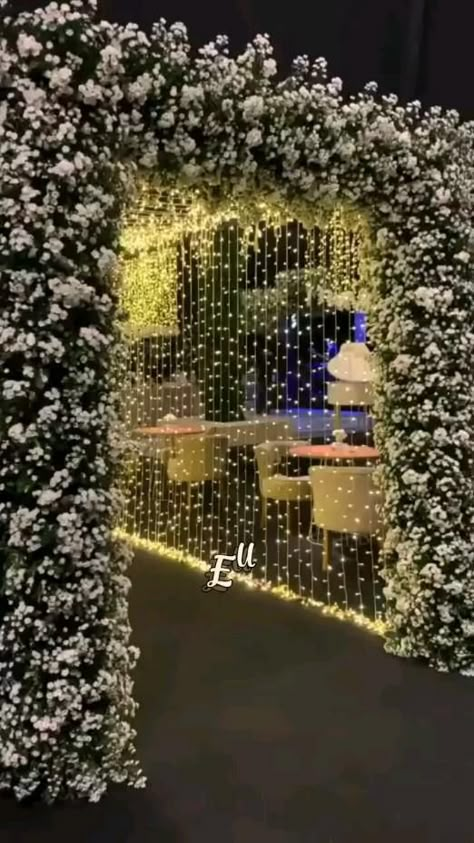 Rooftop Terrace Wedding Decor, Diy Tunnel Entrance, Outdoor Stage Decorations Wedding, Wedding Entry Decoration, Prom Backdrop Ideas Outside, Gala Decorations Formal, Wedding Decorations Entrance, Prom Entrance, House Decor Wedding