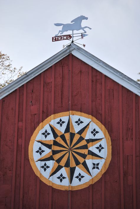 Sacred and Celestial Symbolism in Pennsylvania Dutch Barn Stars Denmark Souvenirs, Hex Symbols, Pennsylvania Dutch Art, Kutztown University, Pallet Barn, Hex Signs, Strawberry Tree, Amish Barns, Dutch Art