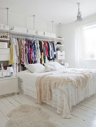 cloths storage solutions for apartments without closets Crocheted Bedding, Exposed Closet, Norwegian Home, Small Bedroom Storage, Bed Platform, Open Closet, Decor Studio, Tiny Apartment, Bedroom Designs