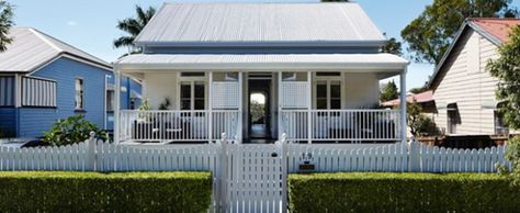 Incredible Transformation of the Old Cottage Home Into a Kent Road Home in Australia Miners Cottage, Workers Cottage, Queenslander Renovation, Queenslander House, Weatherboard House, Simple Cottage, Front Facade, Cottage Renovation, Cottage Exterior