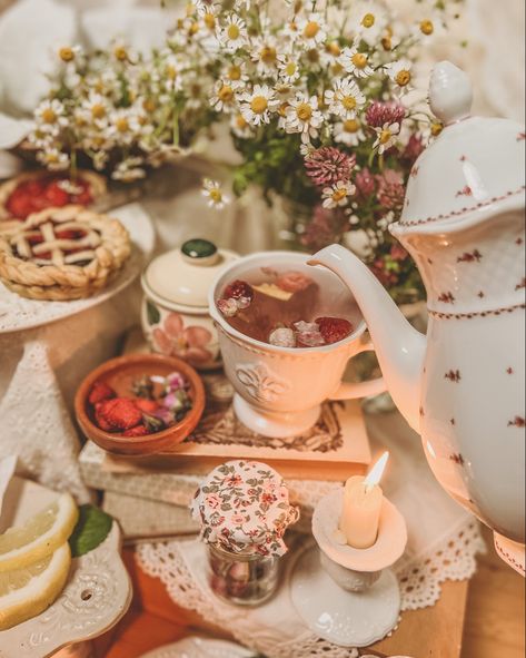 Cozy Tea Party, Cibi Aesthetic, Winter High Tea, Cottagecore Breakfast, Tea Cottagecore, Cottagecore Bakery, Cottagecore Tea Party, Cottagecore Cafe, Tea Party Photoshoot