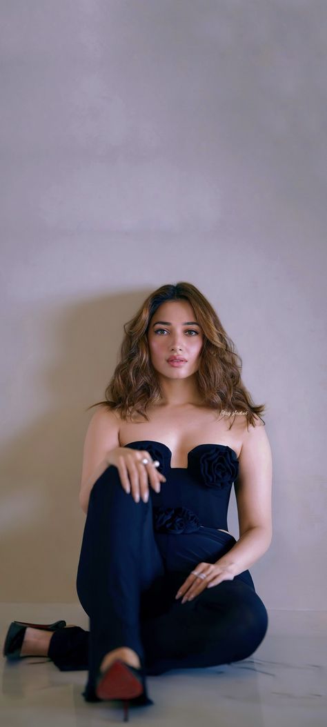 Tamannaah Mas studioz hd wallpaper full retouch queen jee karda lust stories Tammanah Hd Pics, Payal Rajput, Lips Photo, Women Picture, Tamanna Bhatia, Music Concert Posters, Fabrication Tools, Flowery Wallpaper, Hot Women Dress