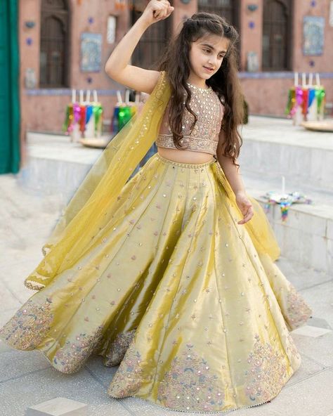 Kids Shadi Dresses, Lehenga For Girls 11-12, Girls Lehanga Design For Kids, Kids Wedding Dresses Indian, Lehnga Dress For Kids, Baby Lehanga Designs Kids, Wedding Dress For Kids Girl Indian, Baby Lehnga Design, Kids Lehanga Design Indian Dresses