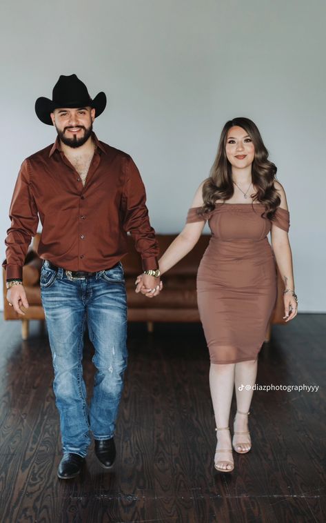 Couple Outfits Matching Summer, Couples Outfits Matching, Western Engagement Pictures, Charro Wedding, Couples Pics, Western Engagement, Couples Pictures, Engagement Pictures Poses, Cute Country Outfits