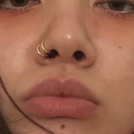 Piercings Cute, Piercings Face, Hair Salon Ideas, Cute Nose Piercings, Face Piercings, Cool Piercings, Nose Piercing Jewelry, Facial Piercings, Cute Piercings