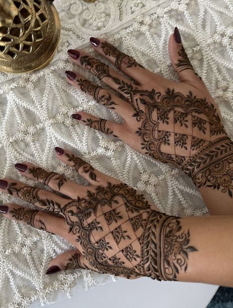 latest henna design Advanced Henna Designs, Henna Aesthetic, Aesthetic Grid, Hena Designs, Latest Mehndi Design, Desi Things, Henna Inspo, Latest Henna Designs, Design Henna