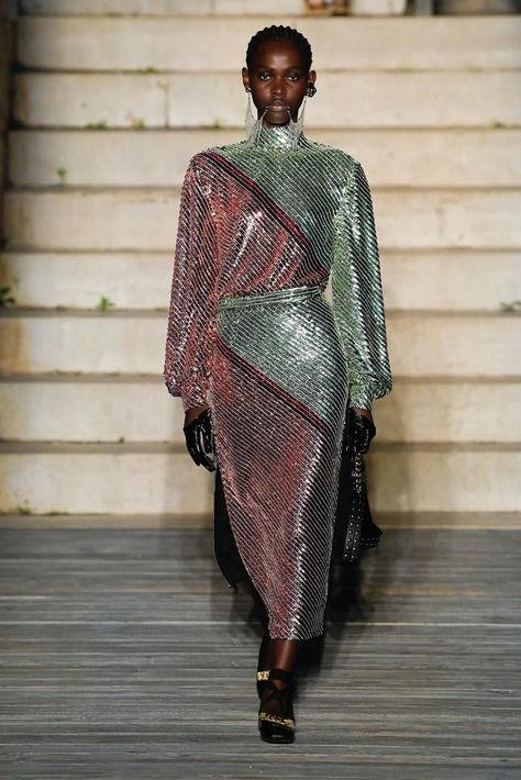 Gucci 2023 Gucci Resort 2023, Resort 2023, Tulle Midi Skirt, Gucci Fashion, Green Sequins, Sophia Loren, Chatelaine, 2023 Fashion, Fashion Show Collection