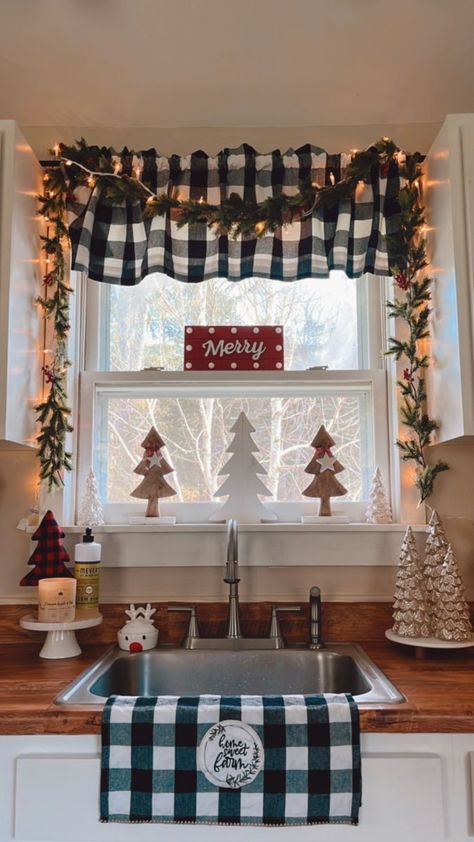 Mobile Home Decorating Christmas, Christmas Decor Ideas In Kitchen, Above Kitchen Sink Christmas Decor, Black And White Christmas Kitchen Decor, Mobile Home Christmas Decor Outside, Christmas Decor Kitchen Window, Christmas Baking Decor, Dining Room Christmas Decorations, Top Of Fridge Christmas Decor