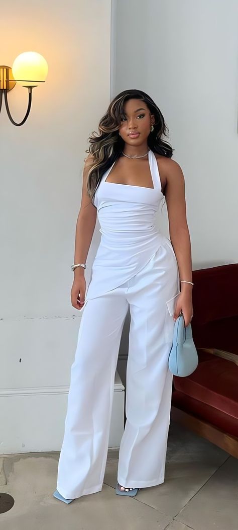 Birthday Dinner Fits Black Women, Work Outfits Women Casual Tech, All White Day Party Outfits, Business Dinner Outfits For Women, Simple But Elegant Outfits, All White Dinner Outfit, Birthday Dinner Outfit Casual, White Sleeveless Top Outfit, All White Party Outfits Black Women