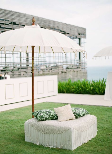 wedding lounge umbrella over white chair Circular Couch, Wedding Lounge Seating, White Adirondack Chairs, Wedding Lounge Area, Lounge Wedding, Alila Villas Uluwatu, Seating Wedding, Birthday Dress 21st, Wooden Couch