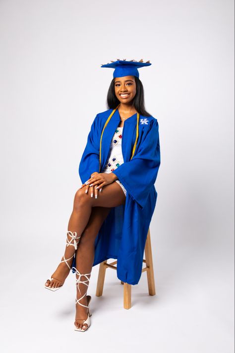 Poses Graduation, Graduation Photo, Grad Photos, Graduation Photos, Academic Dress, Black Women, Quick Saves, Black