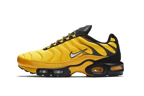 Nike Air Max Plus Goes "Black & Yellow" Next Month Snikers Adidas, Trainers Mens, Herren Style, Sneakers Nike Air Max, Nike Yellow, Nike Tn, Yellow Nikes, Baskets Nike, Nike Air Max Tn