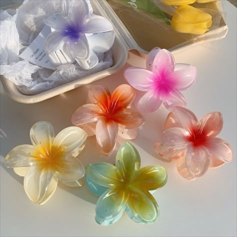 Flower Hair Claw, Floral Accessories Hair, Eggs Flowers, Metal Hair Clips, Hair Claw Clip, Porcelain Flowers, Girls Sweet, Foto Ideas Instagram, Coconut Girl