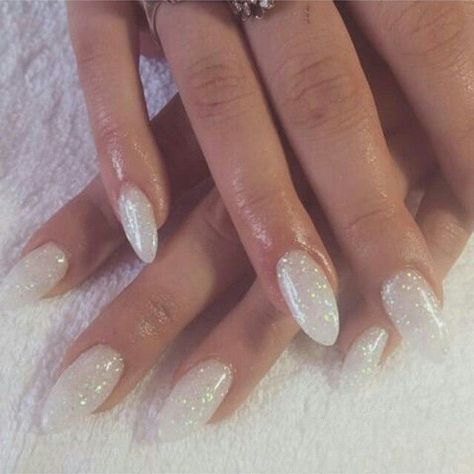 Unghie Sfumate, Long Almond, White Glitter Nails, Manicure Gel, Almond Acrylic Nails, Almond Shape, Nails Polish, Sparkle Nails, Pretty Acrylic Nails