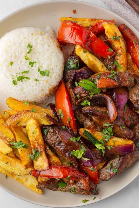 Lomo Saltado Instant Pot, Loma Saltado, Peruvian Spaghetti, Pollo Saltado Recipe, Saltado Peruvian, Lomo Saltado Recipe, Peruvian Beef, Peru Food, Peruvian Dishes