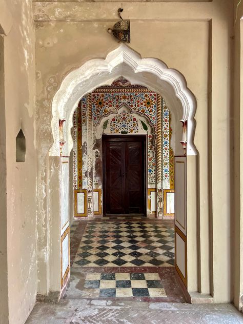 Traditional Pakistani House, Pakistani Traditional Aesthetic, Pakistani Aesthetic Photography, Pakistani Haveli, South Asian Home Aesthetic, South Asian Interior, Pakistani House Interior, South Asian House, Afghan Architecture