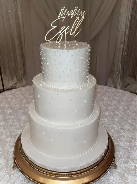 Elegant Pearl Wedding Cake, Wedding Cake With Pearls, Wedding Cake Layers, Minimalist Wedding Cake, Pearl Wedding Decorations, Pearl Wedding Cake, Elegant Wedding Cake Toppers, Wedding Cake Table Decorations, Wedding Cake Dessert Table