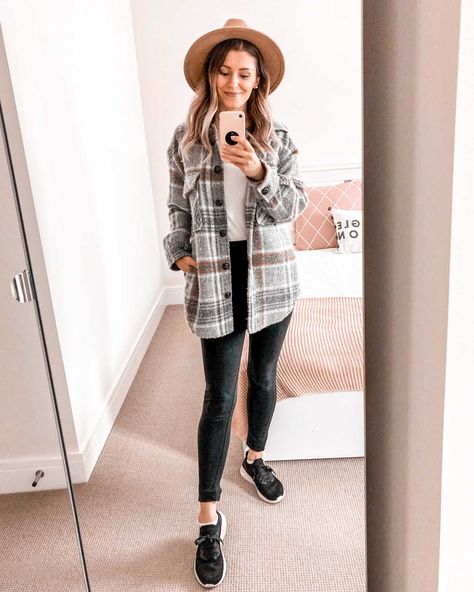 Autumn fall outfit checked shacket 2020. Fall Outfits 2020. Autumn Style Inspiration. Fall Fashion #fashion #fallfashion #falloutfit #falloutfits #outfits #outfitideas #shacket #autumn #autumnoutfit #style #styleideas #fall2020 #neutraloutfits #neutrals #ootd Checked Shacket Outfit, Check Shacket Outfit, Shacket Outfit, Autumn Coat, Mom Outfit, Simple Fall Outfits, Autumn Style, Outfits With Hats, Autumn Cozy