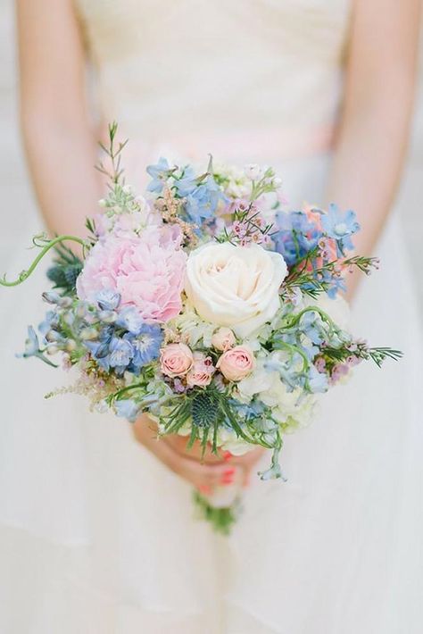 39 Fresh Spring Wedding Bouquets | Wedding Forward Fresh Wedding Bouquets, Bouquet Pastel, Spring Wedding Bouquets, Cheap Wedding Flowers, Russian Wedding, Spring Wedding Bouquet, Custom Bouquet, A Bouquet Of Flowers, Silk Flowers Wedding