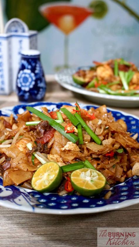 Char Kway Teow Recipe, Fried Kway Teow, Char Kway Teow, Asian Fusion Recipes, Bar Restaurant Design, Architecture Restaurant, Chinese Sausage, Malay Food, Design Café