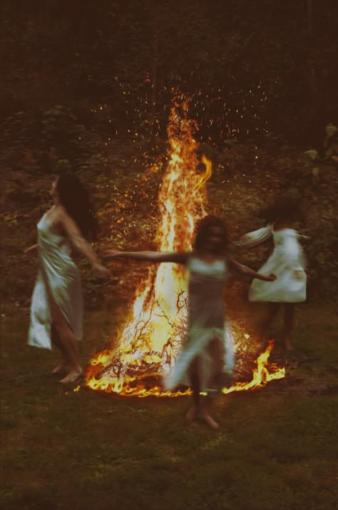 #coven #Witch #witchesofinstagram #covenphotoshoot Witch Aesthetic Friends, Witches At The Stake, Feral Witch Aesthetic, Witches Around Fire, Witch Spiritual Aesthetic, Indie Witch Aesthetic, City Witch Aesthetic, Appalachian Core, Country Witch Aesthetic