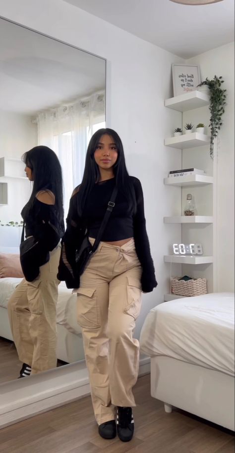 Outfit Ideas With Cargo Pants, Basic Outfit Ideas, Minimalist Wardrobe Capsule, Baggy Outfit Ideas, Wwe Outfits, America Outfit, All Black Fashion, Uni Outfits, Normal Clothes