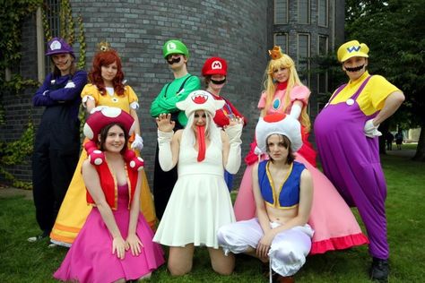 group mario costumes Mario Character Costumes, Princess Peach Halloween Costume, Princess Peach Halloween, Mario Bros Costume, Mario Halloween Costumes, Super Mario Costumes, Group Halloween Costume Ideas, Best Group Halloween Costumes, Mario Costume