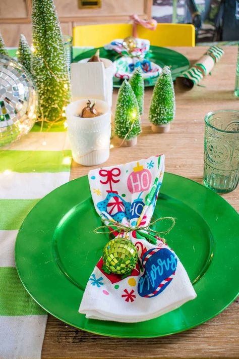 Christmas is such a busy time of year that making time to set a fancy table can be challenging! These simple table decorations took under 15 minutes to bring together but the table still looks so fun and festive! #tabledecor #christmas #christmastable #tablesetting Colourful Christmas Table, Budget Centerpieces, Simple Table Decorations, Christmas Tables, Christmas Tree Shops, Colourful Christmas, Fancy Table, Christmas Table Setting, Holiday Plates