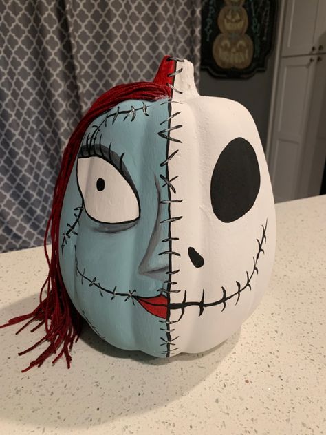 Jack and Sally split face pumpkin Pumpkin Decorating Nightmare Before, Nightmare Before Christmas Pumpkin Ideas, Nightmare Before Christmas Pumpkin Paint, Jack And Sally Pumpkin, Amazing Painting Ideas, The Nightmare Before Christmas Pumpkin, Sally Pumpkin, Disney Pumpkin Painting, Decorated Pumpkin