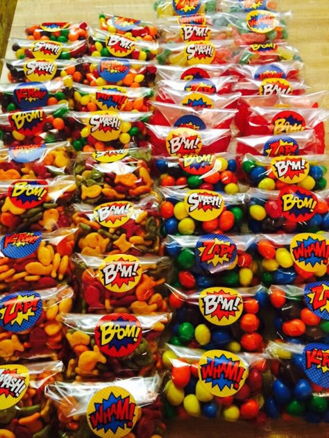 Super Hero Snacks For Kids, Super Hero Treats, Marvel Dessert Table, Superhero Treats For Party, Avengers Birthday Treats, Superhero Birthday Snack Ideas, Superhero Sweet Table, Super Hero Baby Shower Ideas, Avengers Baby Shower Ideas