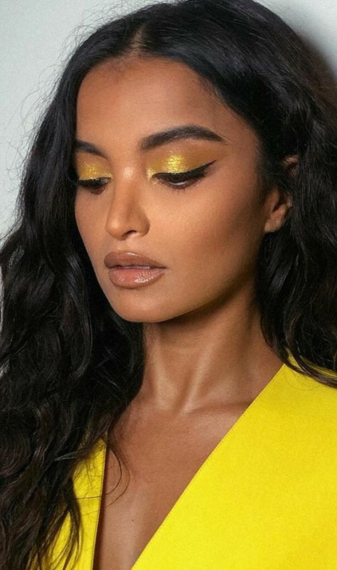 Yellow Eye Looks, Yellow Dress Makeup, Yellow Eyeshadow Looks, 80s Eye Makeup, Unicorn Makeup Halloween, Yellow Lipstick, Brown Makeup Looks, Yellow Eye Makeup, Yellow Makeup