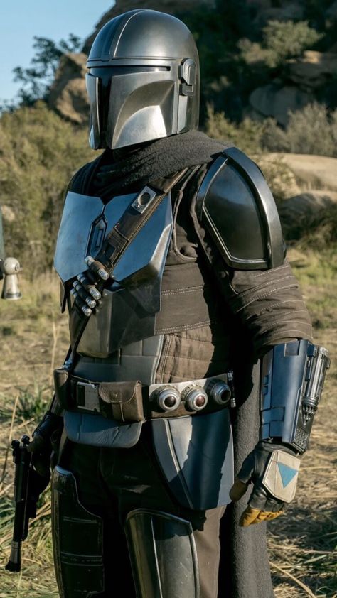 Disfraz Star Wars, Mandalorian Costume, Jedi Cosplay, Couples Cosplay, Mandalorian Cosplay, Movie Cosplay, Mandalorian Helmet, Mandalorian Armor, Star Wars Costumes