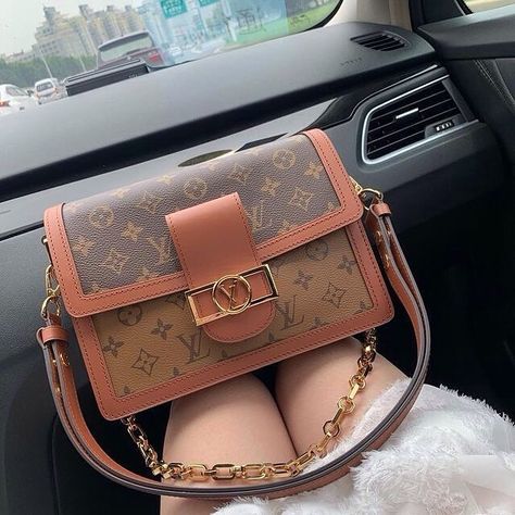 Louis Vuitton Mini Dauphine, Lv Dauphine Bag, Dauphine Louis Vuitton, Jordan Shoes Men, Louis Vuitton Dauphine, Women Nike Shoes, Tas Lv, Shoes Air Max, Lv Tote