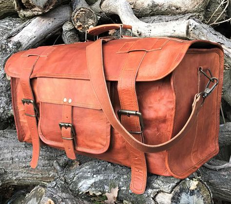 $94.00 handmade leather duffel. Perfect for barber travelling and demos Leather Holdall, Leather Duffel, Sports Bags Gym, Leather Duffle Bag, Leather Travel Bag, Luggage Bags Travel, Leather Duffle, Duffle Bag Travel, Duffel Bag Travel