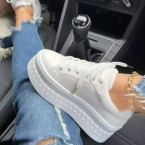 White Shoes Sneakers, Best Shoes For Men, White Sneakers Women, Sporty Casual, Style Sportif, Girly Shoes, High Quality Shoes, Shopping Travel, Comfortable Style