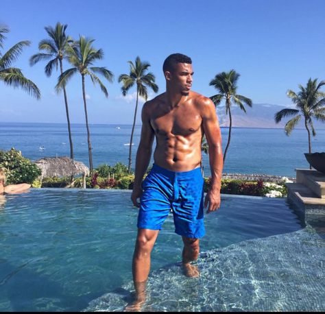 Evander Kane Evander Kane, Athletic Body Types, Hot Hockey Players, Red Bone, Ideal Body, Edmonton Oilers, Best Player, Hockey Players, Classy Women