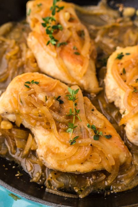 Chicken And Onions Sauteed, Chicken And Onion Recipes, Chicken And Onions, Stove Top Chicken Breast, Thyme Sauce, Quick Easy Dinners, Thyme Chicken, Marinating Chicken Breast, Chicken Tenderloin Recipes