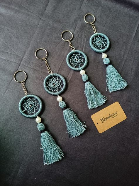 Crochet Dreamcatcher Keychain Pattern Free, Curtain Rings Crafts, Antique Christmas Cards, Dream Catcher Keychain, Dream Catcher Patterns, Diy Popsicle, Crochet Dreamcatcher, Dream Catcher Craft, Bookmark Craft