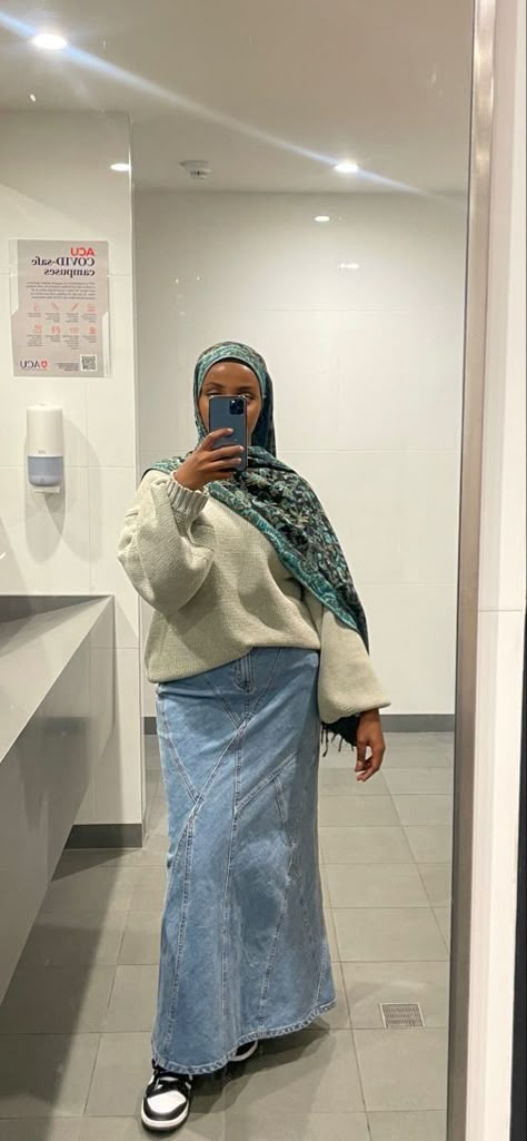 Hijab Fashion Skirt Outfits, Hijabi Fashion Inspo Outfits, Hijabi Nike Outfits, Modest Fall Outfits Hijab, Hijabi School Outfits Skirts, Modesty Hijab Outfit, Hijabi Skirt Outfits Casual, Uni Modest Outfits, Modest Fashion Skirts