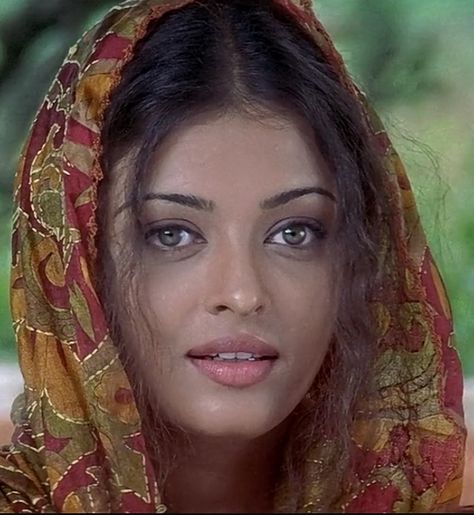 Aishwarya Rai Side Profile, Aishwarya Rai Without Makeup, Indian Goddesses, Sherilyn Fenn, Aishwarya Rai Photo, Dasha Taran, Retro Bollywood, Ancient Warfare, Indian Goddess