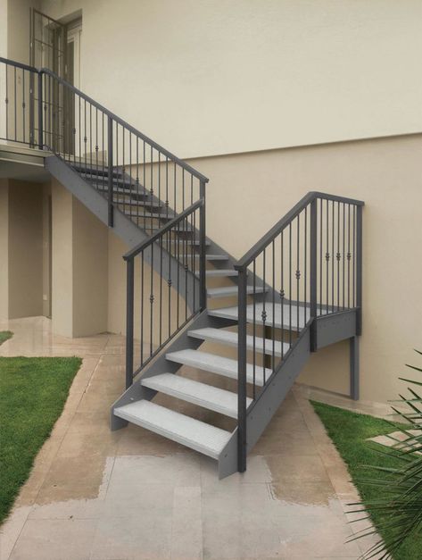 Steel Stairs Design, Spiral Stairs Design, Restaurant Exterior Design, Outside Stairs, Staircase Outdoor, Metal Handrails, External Staircase, Step Railing, Home Designs Exterior