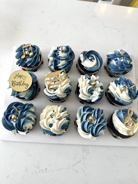 cupcakes Mens Birthday Cupcakes Ideas, Masculine Cupcakes, Cupcake Designs For Men, 30th Birthday Cupcakes, Cupcakes For Men, 30th Birthday Cake, Cupcakes For Boys, Homemade Cupcakes, Buttercream Cupcakes